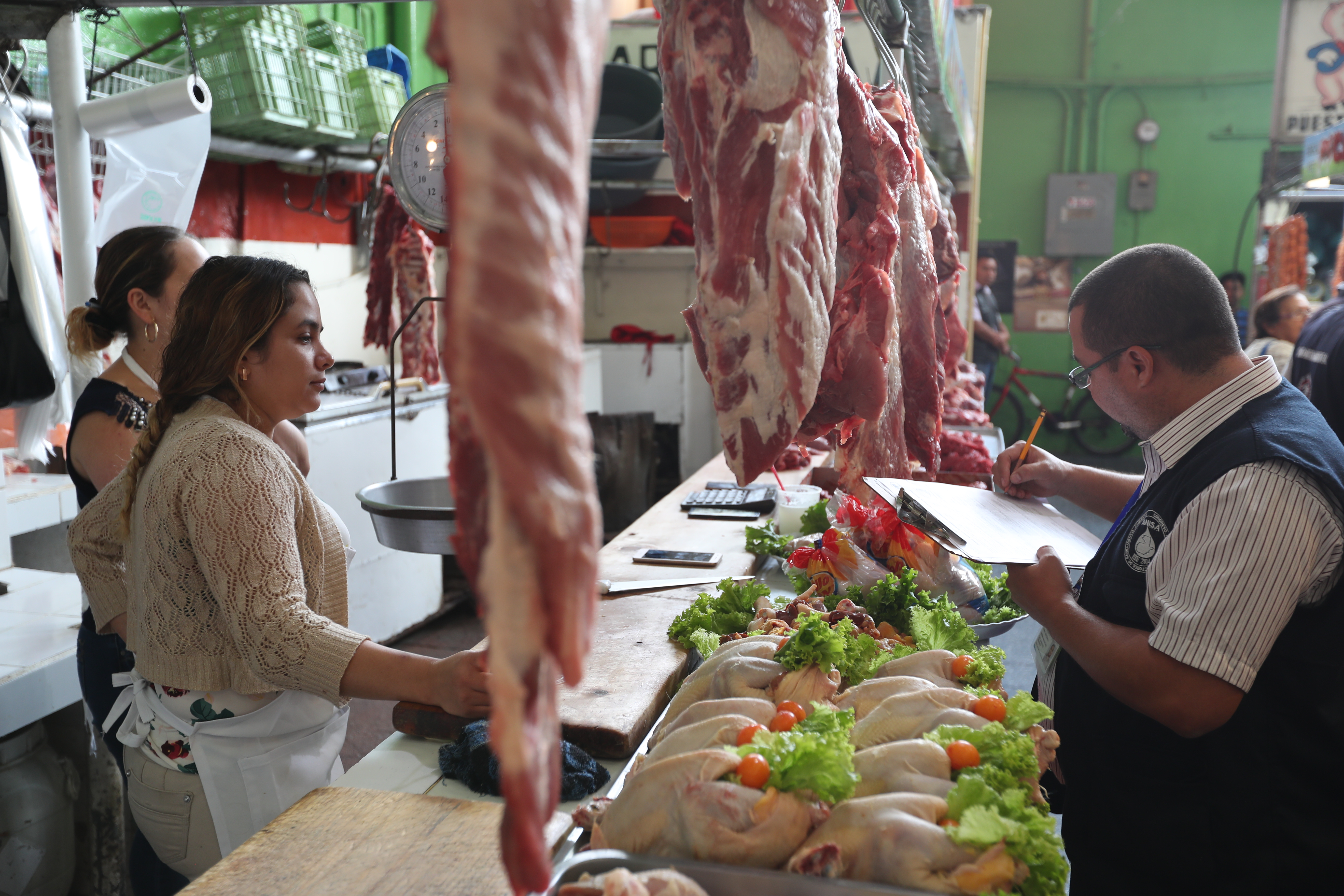 La Diaco determinó que en el mercado no existe comercialización de carne canina, luego de realizar las muestras de laboratorio. (Foto Prensa Libre: Hemeroteca)