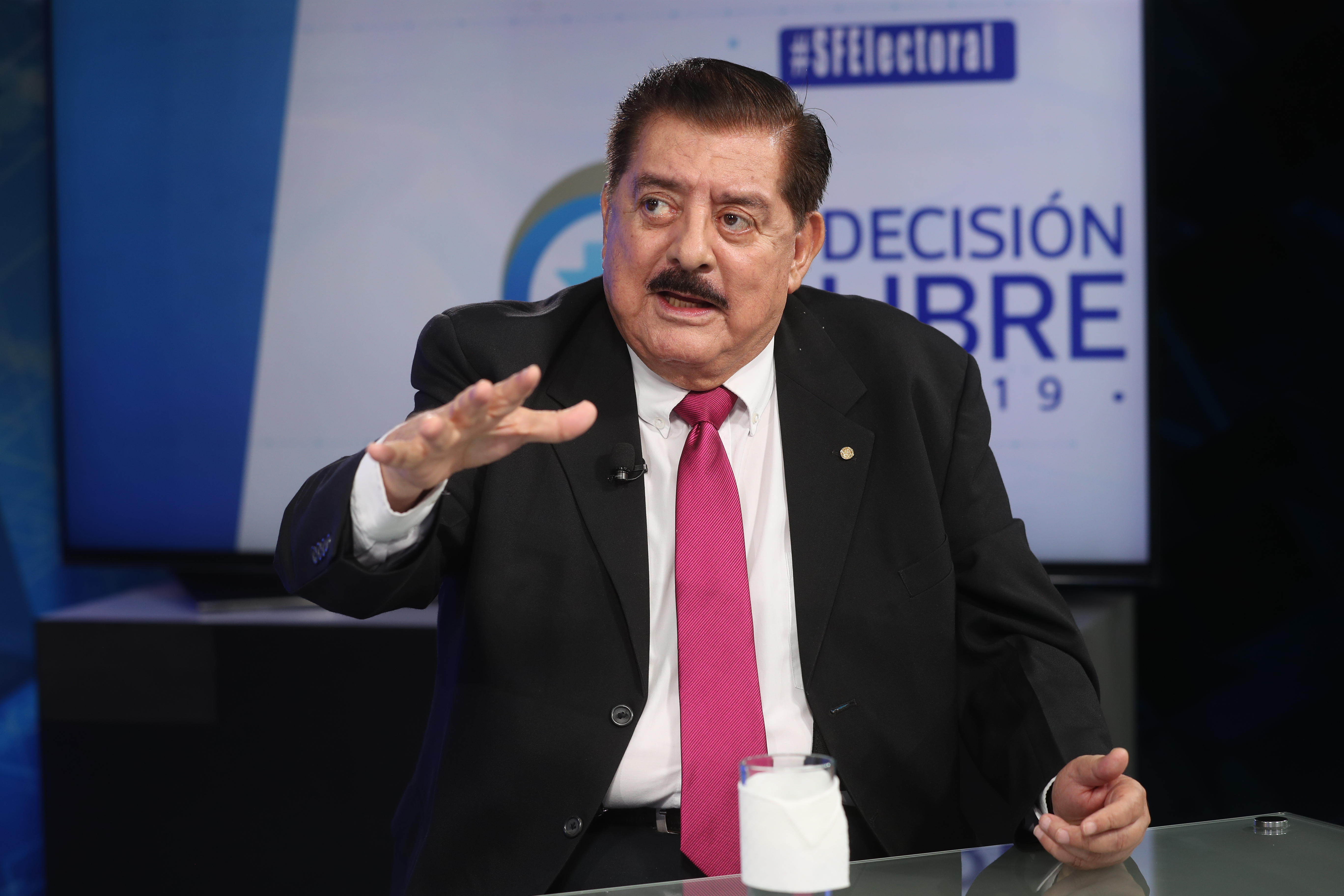Danilo Roca, candidato presidencial por el partido Avanza, participó en el programa Sin Filtro Electoral, de Prensa Libre y Guatevisión. (Foto Prensa Libre: Carlos Hernández)