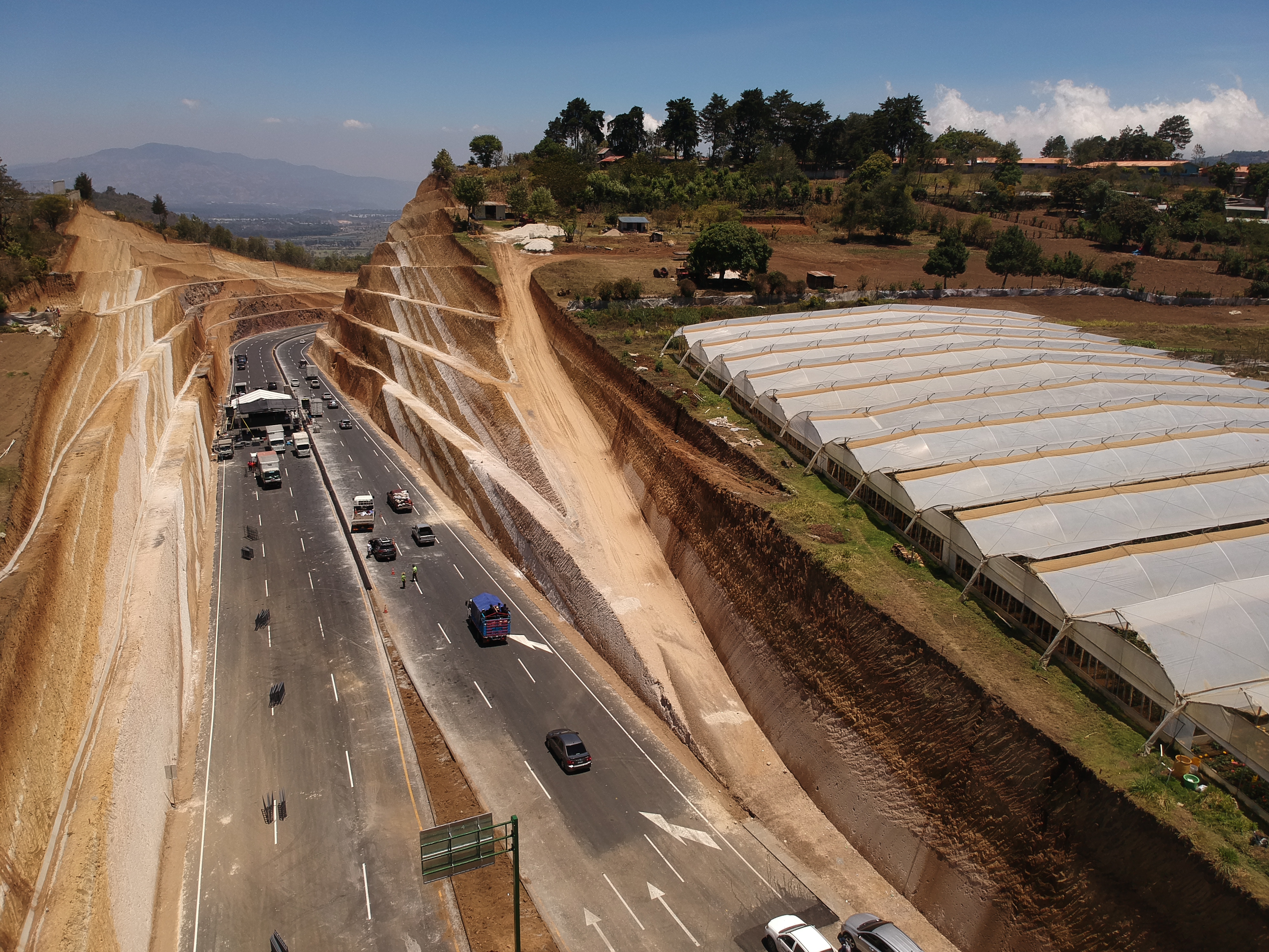 Este día quedo inaugurado el libramiento de Chimaltenango,  la obra vial consta de 14.5 kilómetros .