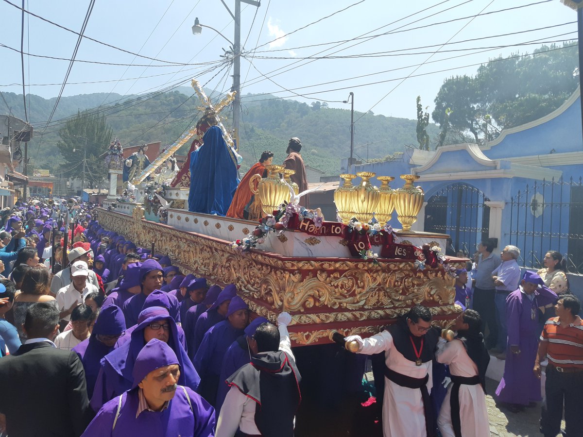 Diversas procesiones recorren la ciudad colonial en Cuaresma y Semana Santa. (Foto Prensa Libre: Julio Sicán).