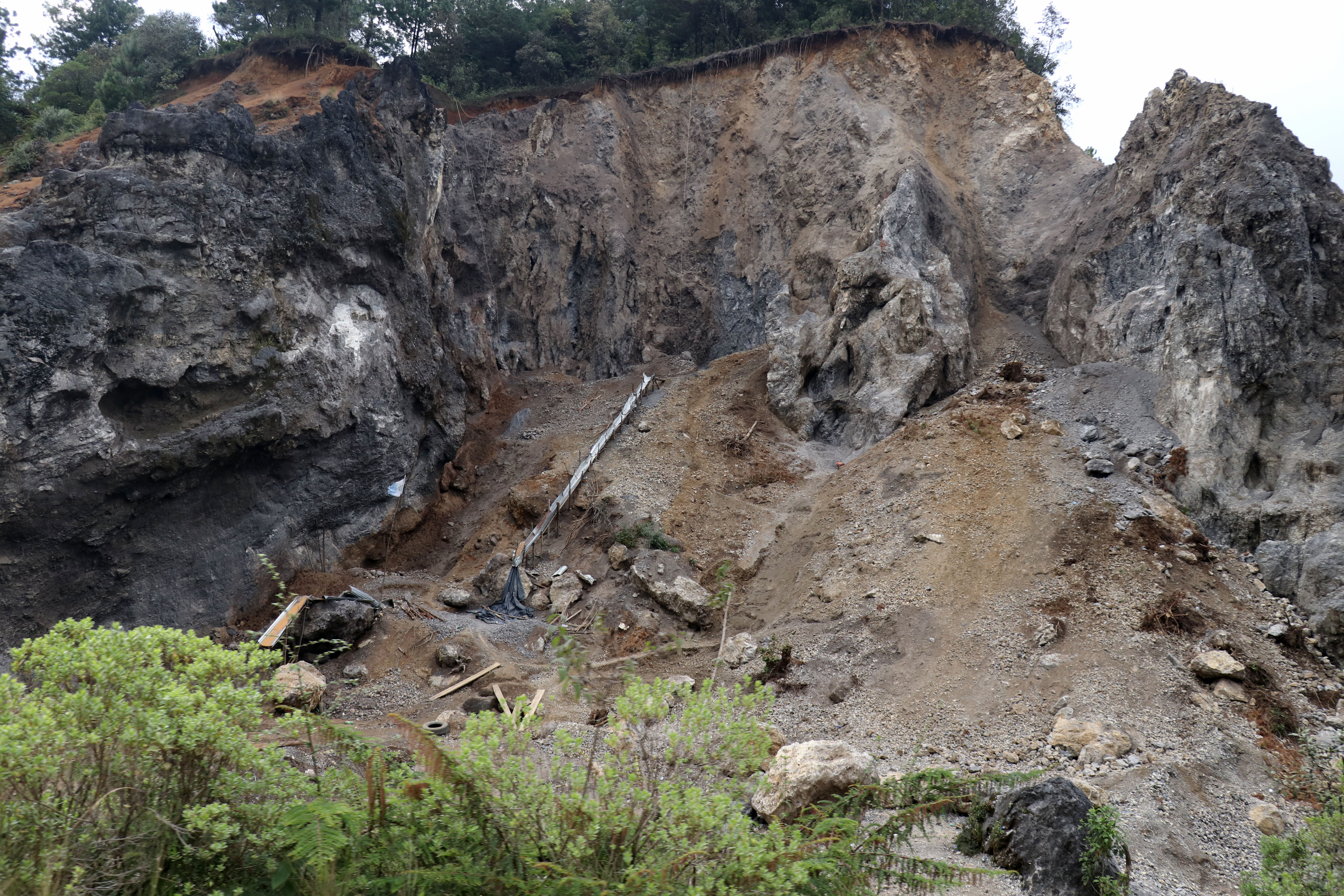 
Grandes cantidades de materiales para construcción son extraídas de las montañas de Huehuetenango. (Foto Prensa Libre: Mike Castillo)
