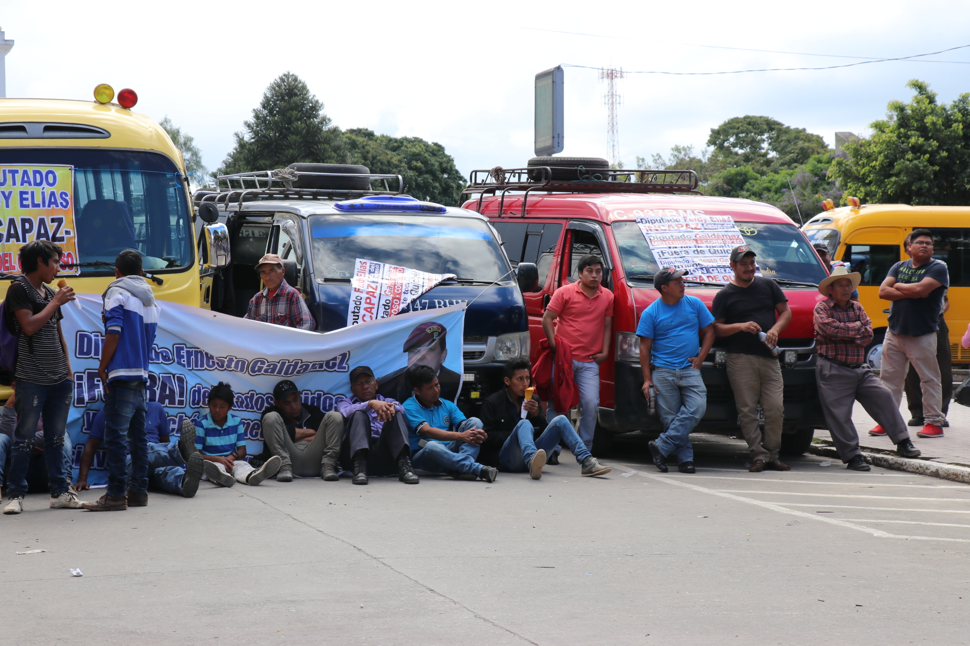 En los últimos meses, los transportistas han bloqueado las carreteras de Quiché para exigir que se concluyan los trabajos.  (Foto Prensa Libre: Héctor Cordero)