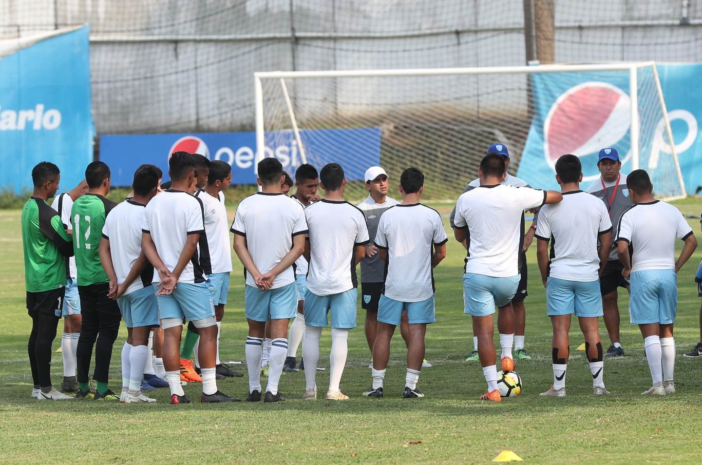 Los seleccionados Sub 23 trabajan para la eliminatoria frente a Costa Rica. (Foto Prensa Libre: Francisco Sánchez)