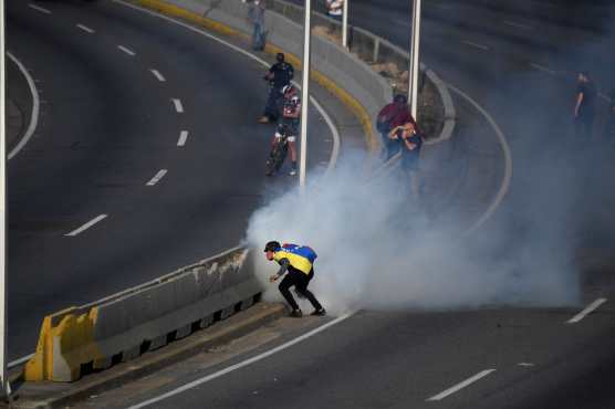 El presidente Nicolás Maduro ha dicho que mantiene la lealtad de varios mandos del Ejército. Foto Prensa Libre: AFP 