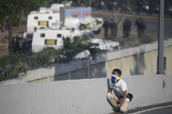 Las imágenes de los enfrentamientos han sido censuradas en Venezuela, anuncian los medios de comunicación internacional. Foto Prensa Libre: AFP 