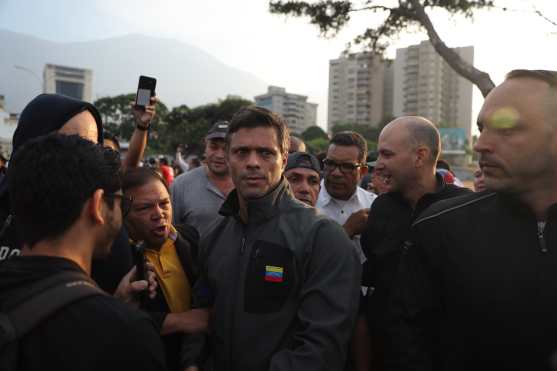 La imagen muestra al liberado opositor venezolano Leopoldo López. Foto Prensa Libre: EFE