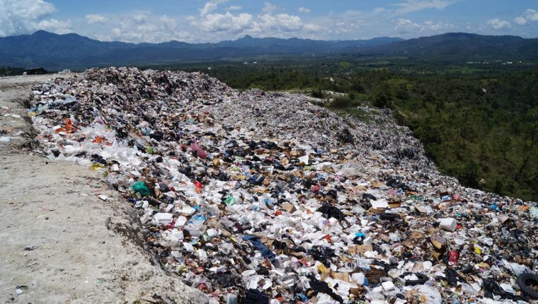 En el país hace falta el manejo de desechos tanto desde los usuarios, empresas y autoridades encargadas de estos sitios. (Foto, Prensa Libre: Hemeroteca PL).