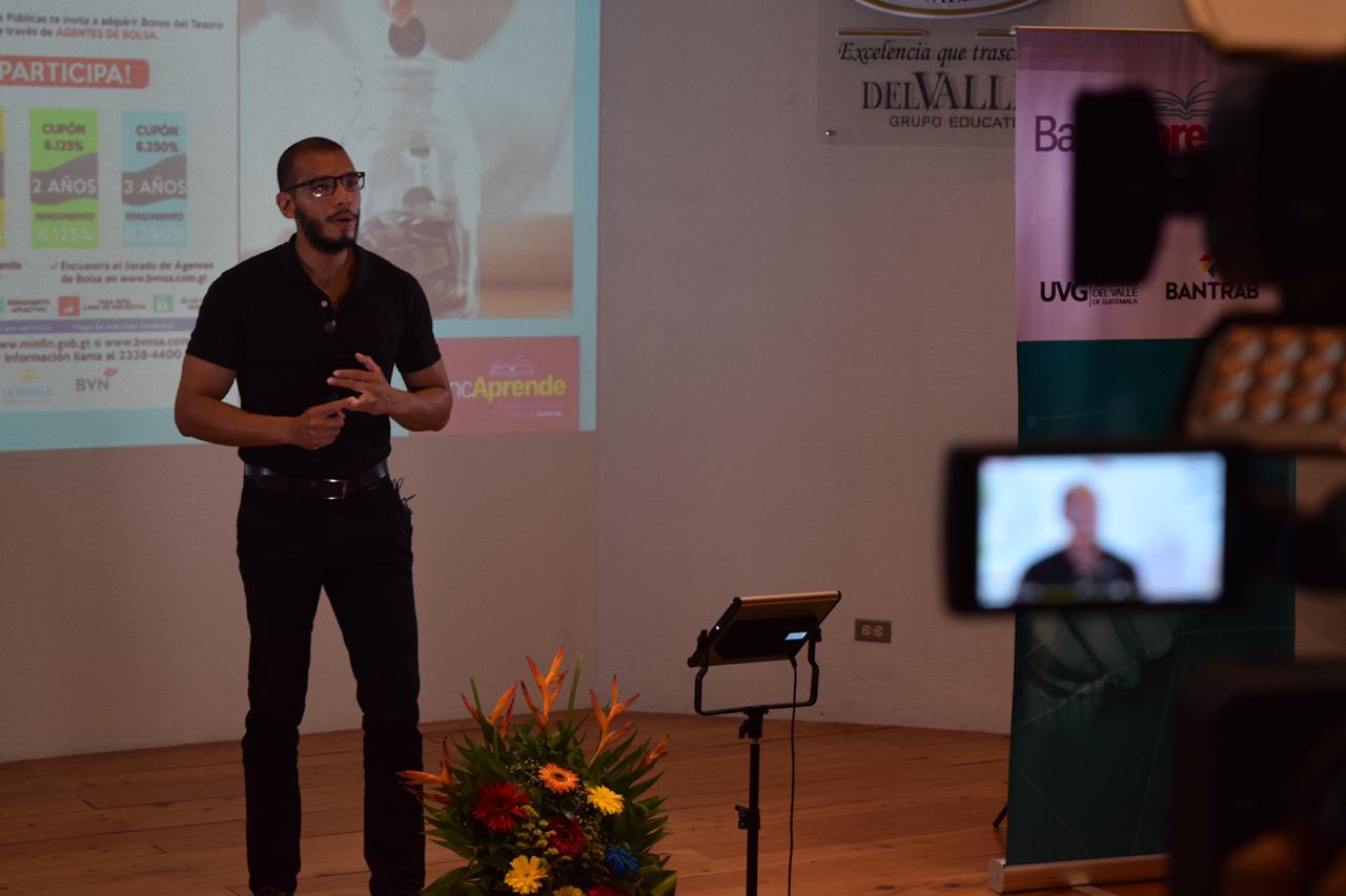 Julio Lavalle fue el conferencista invitado en el Webinar organizado por BancAprende de Bantrab con apoyo de la Universidad del Valle de Guatemala. (Foto Prensa Libre: Cortesía Bantrab)