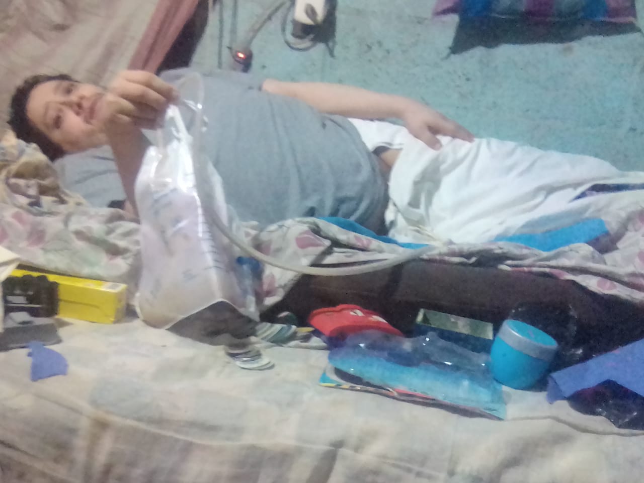 Manuel Cifuentes permanece en su cama debido al accidente que sufrió. (Foto Prensa Libre: Cortesía).  