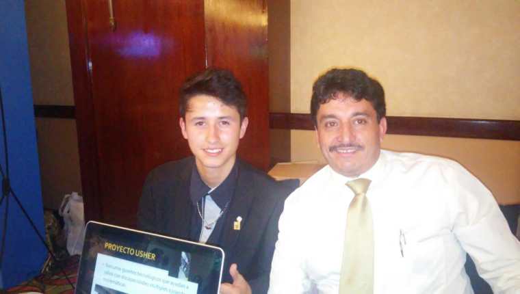 Carlos Antonio Osuna ha ganado premios y becas para estudiar en el extranjero.(Foto Prensa Libre: cortesía)