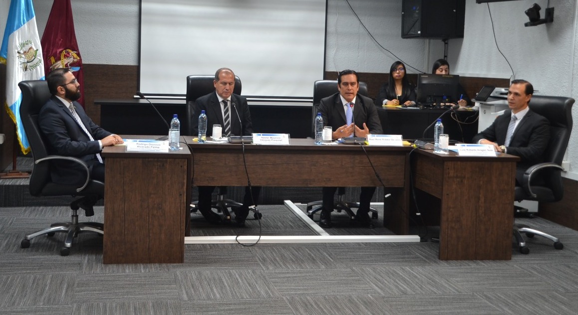 El Consejo del Instituto de la Defensa Pública Penal se constituyó en Comisión de Postulación de candidatos a director de la institución. (Foto Prensa Libre: José Castro)