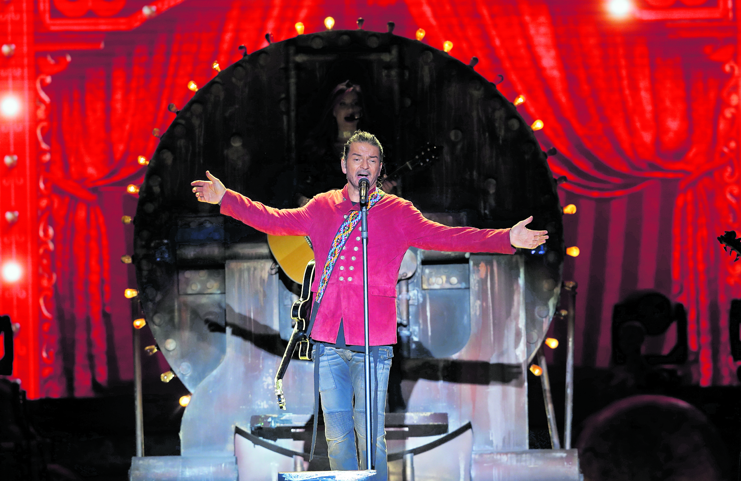 Ricardo Arjona despide este día a una de sus grandes seguidoras: Verónica Luque. (Foto Prensa Libre: Erick Ávila)