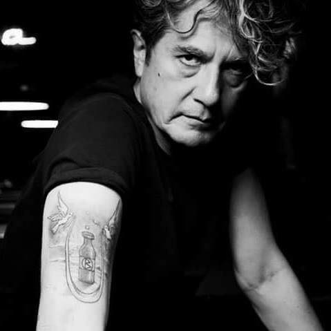 El músico mexicano, Armando Vega-Gil, de 64 años, fue el bajista de la agrupación Botellita de Jerez. Se quitó la vida este lunes luego de ser señalado de haber cometido abuso sexual. (Foto Prensa Libre: Facebook)