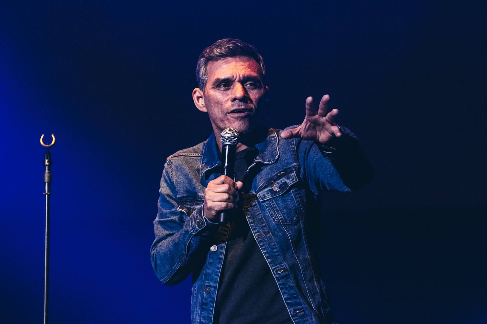 El salmista guatemalteco Julio Melgar publicó varios discos y participó en múltiples conciertos (Foto Prensa Libre: tomada de Facebook-Julio Melgar)