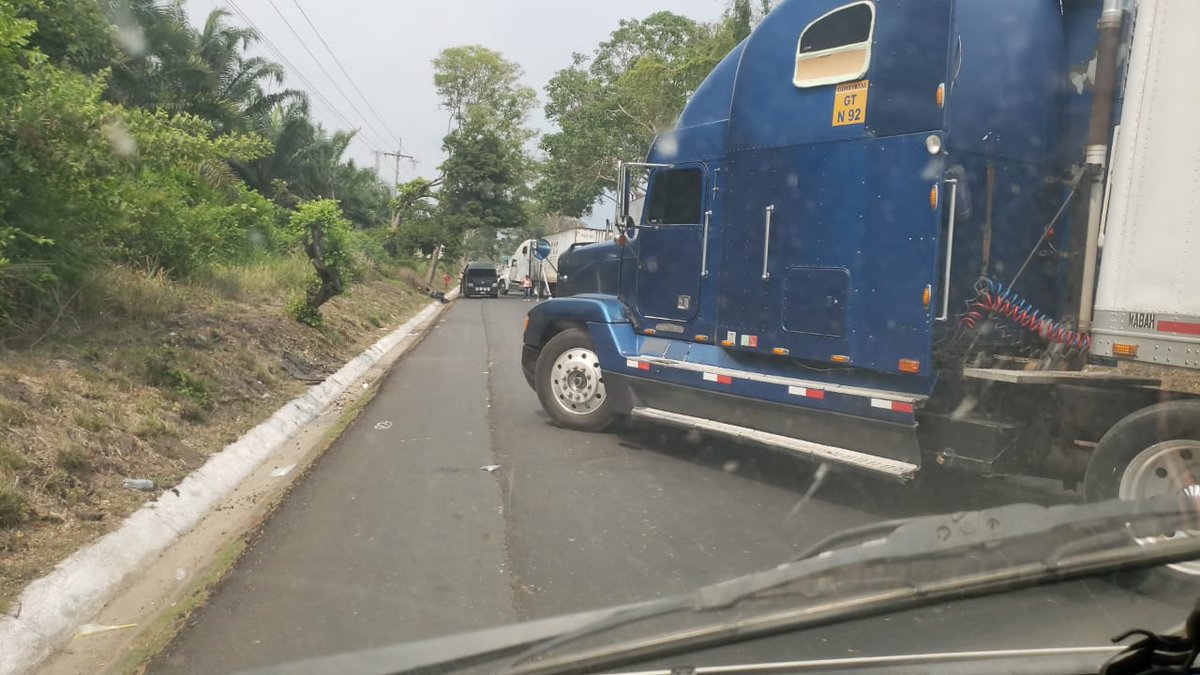Por tres días durante esta semana permaneció bloqueada la carreterra que conecta con México, lo que generó pérdidas por unos Q150 millones, según estimación de Ascabi. (Foto Prensa Libre: Hemeroteca)