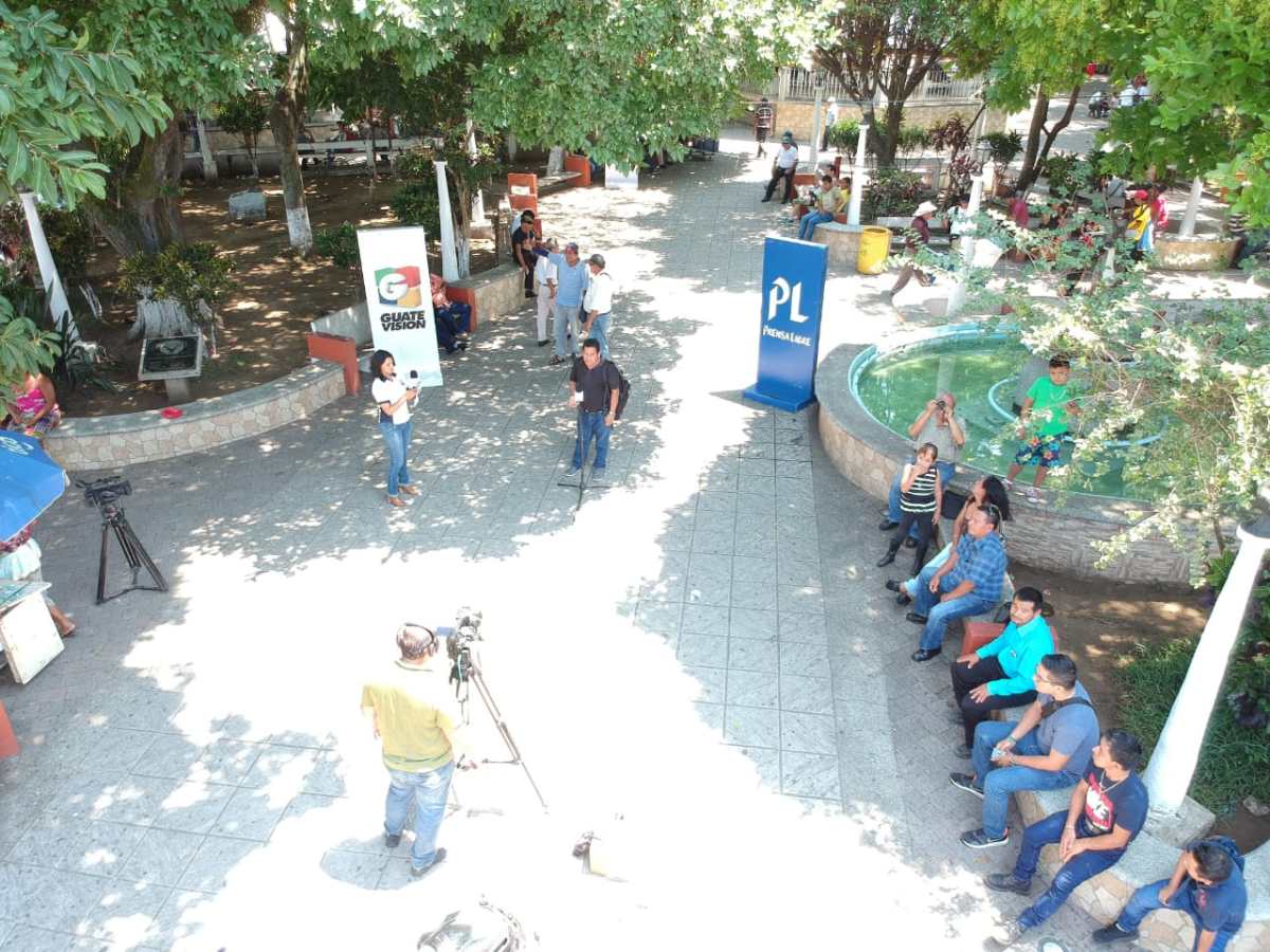 Cabildo Abierto de Prensa Libre y Guatevisión estuvo en el parque central de Mazatenango, Suchitepéquez. (Foto Prensa Libre: Rolando Miranda)