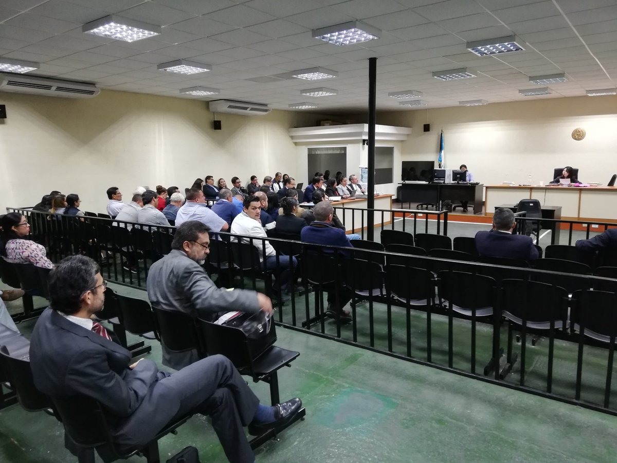 En la megasala se desarrolla la indagatoria a los implicados en un caso del MP y la Cicig de lavado de dinero denominado Fénix. (Foto Prensa Libre: Kenneth Monzón)