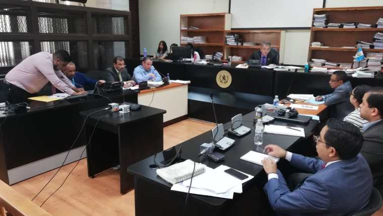 Roberto Barreda declaró ante el juez Miguel Gálvez para refutar la acusación por tres delitos en el caso Siekavizza. (Foto Prensa Libre: Kenneth Monzón)