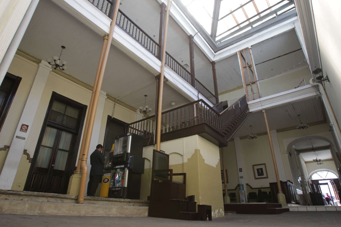 Invertirán Q9.8 millones para restaurar la Casa Larrazábal, que alberga oficinas del Congreso