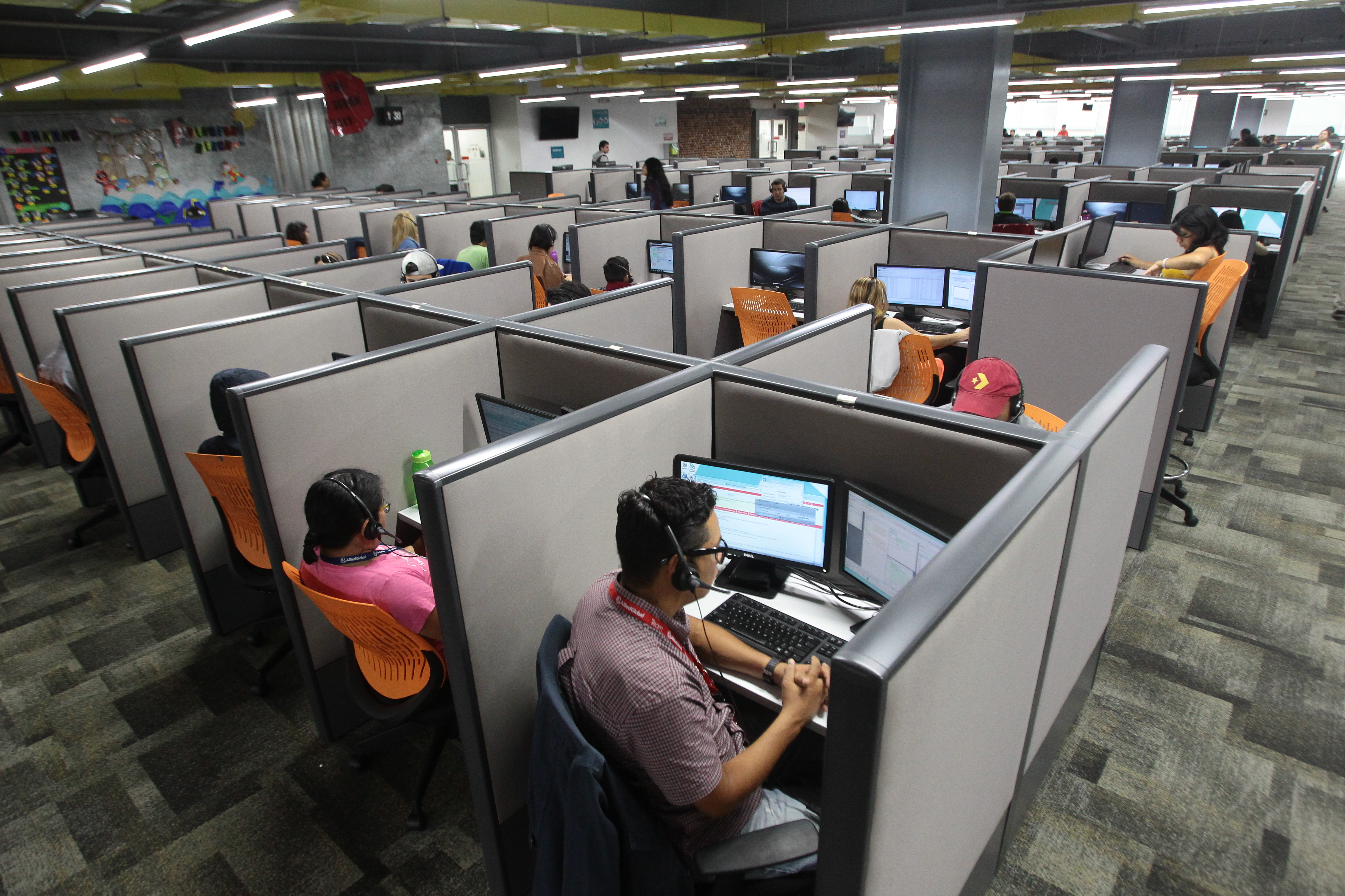 La industria de los call center ya es explotada en Guatemala y podría crecer si empresas estadounidenses deciden mudarse de China a Centroamérica. (Foto Prensa Libre: Hemeroteca)