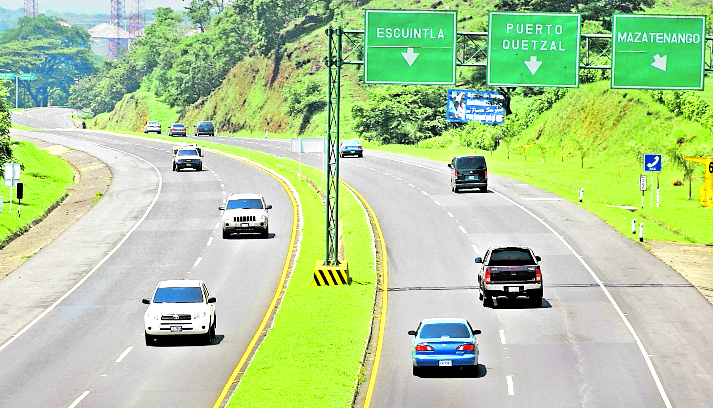 Encargados de administrar la autopista Palín-Escuintla estipulan que unos 37 mil vehículos circularán a diario por esa carretera, durante la Semana Santa. (Foto Prensa Libre: Hemeroteca PL)