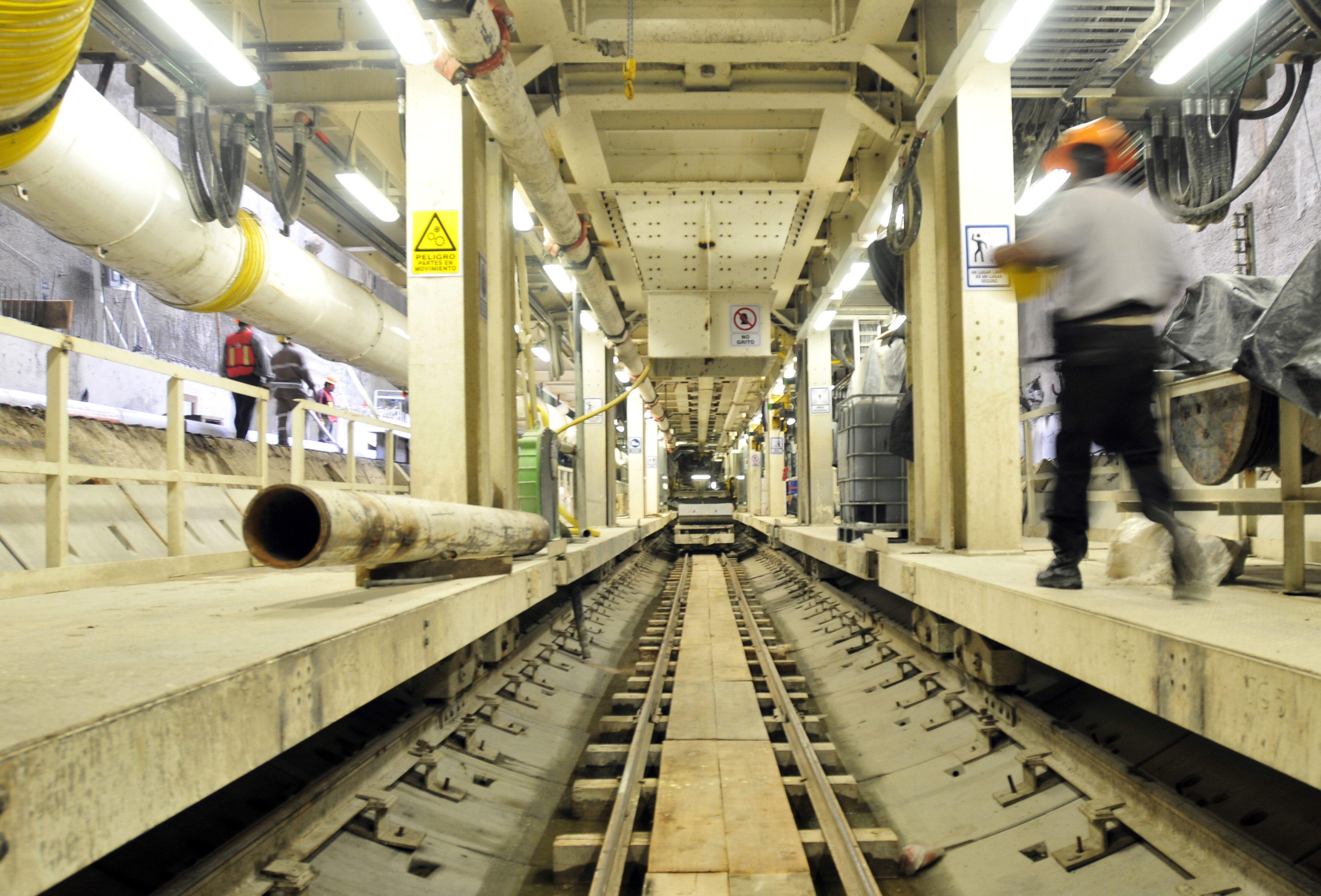 Túnel del metro subterráneo de la Ciudad de México, con capacidad para 475 mil pasajeros diarios.(Foto Prensa Libre: EFE)
