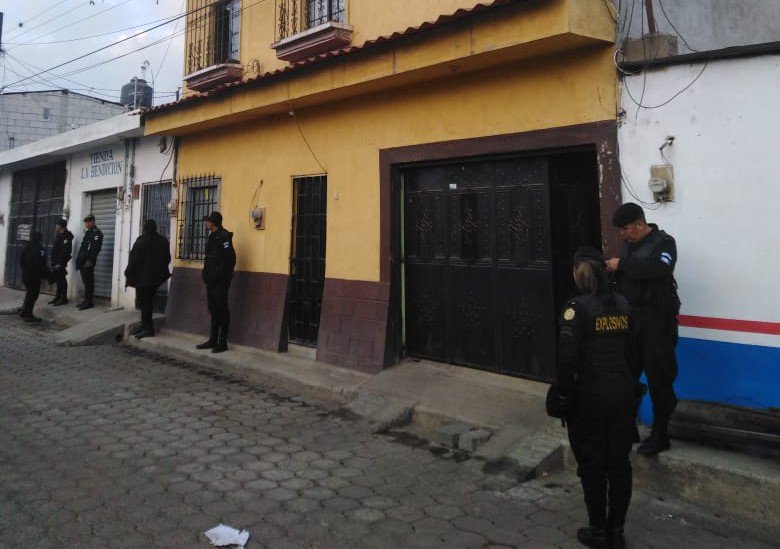 Varios de los allanamientos se llevaron a cabo en la capital. (Foto: PNC)