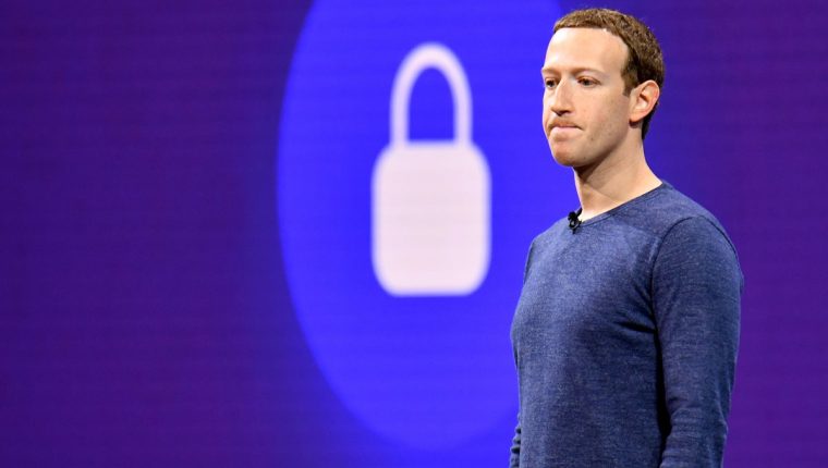 La red social de Zuckererg se ha visto envuelta en varios escándalos de filtración de datos de usuarios desde el año pasado. (Foto Prensa Libre: AFP)