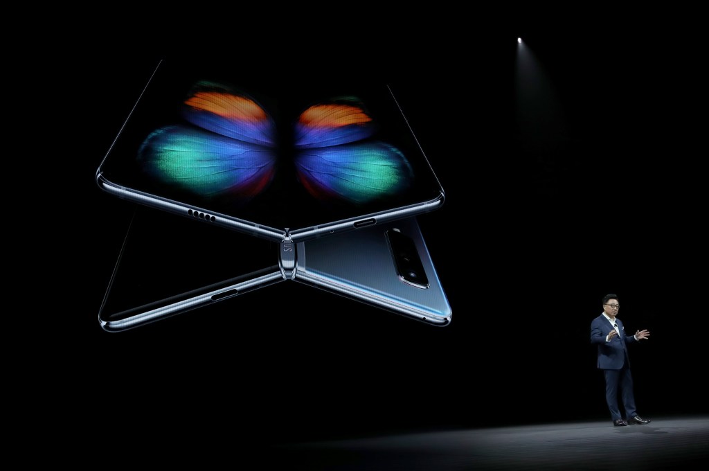Luego de recibir críticas negativas por parte de periodistas especializados, Samsung ha decidido posponer el lanzamiento del Galaxy Fold. (Foto Prensa Libre: AFP)