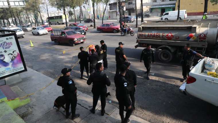 Cuatro migrates hondureños fueron baleados en el Anillo Periférico y 25 calle, zona 7. (Foto Prensa Libre: Érick Ávila)