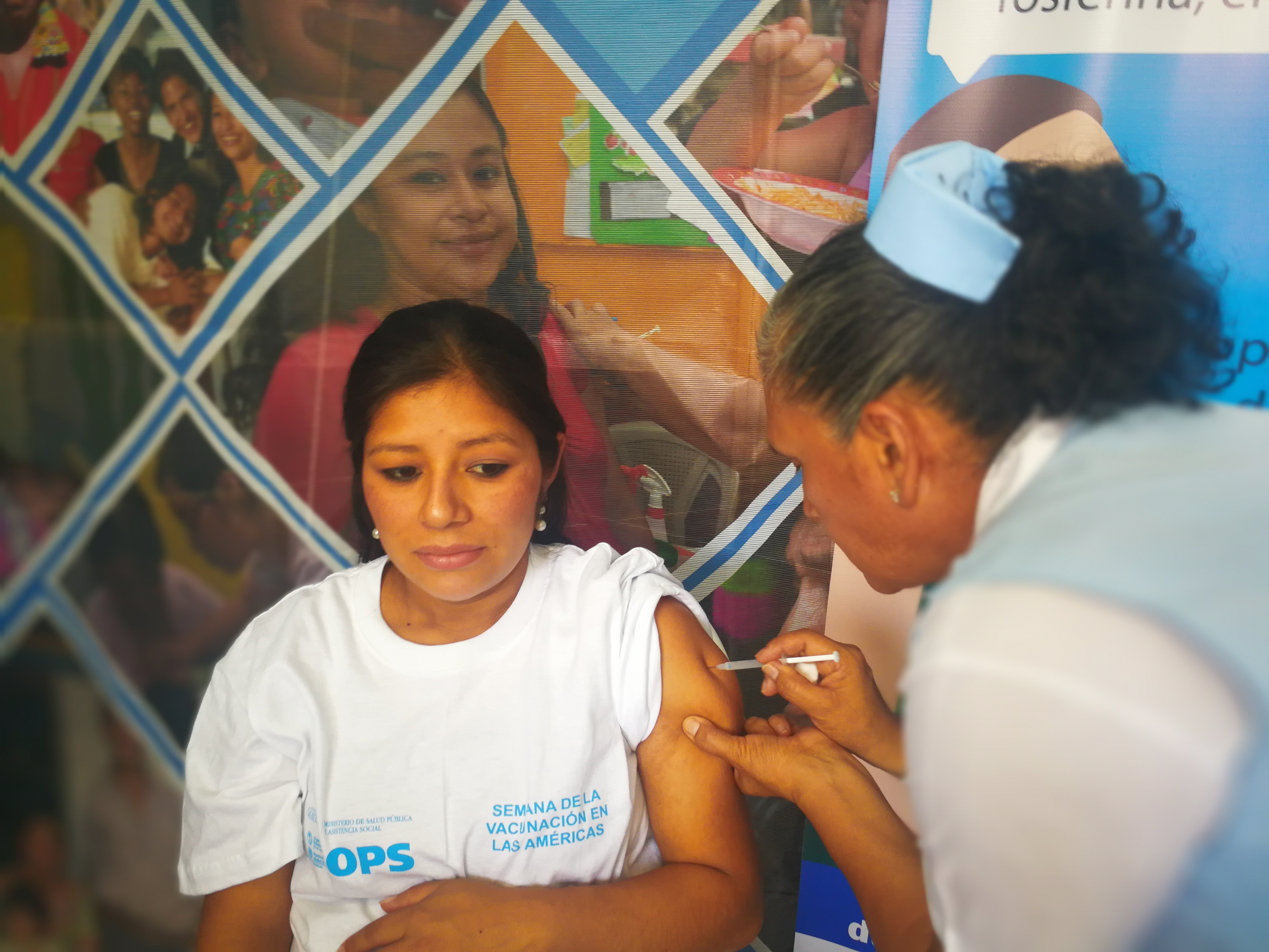 La vacuna Tdap se aplica mujeres embarazadas a partir de los cinco meses de gestación. (Foto Prensa Libre: Ana Lucía Ola)