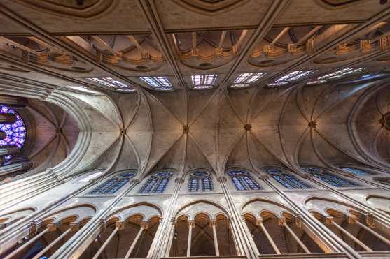 Una vista de la nave central de la Catedral de Notre Dame. Foto Prensa Libre: Shutterstock