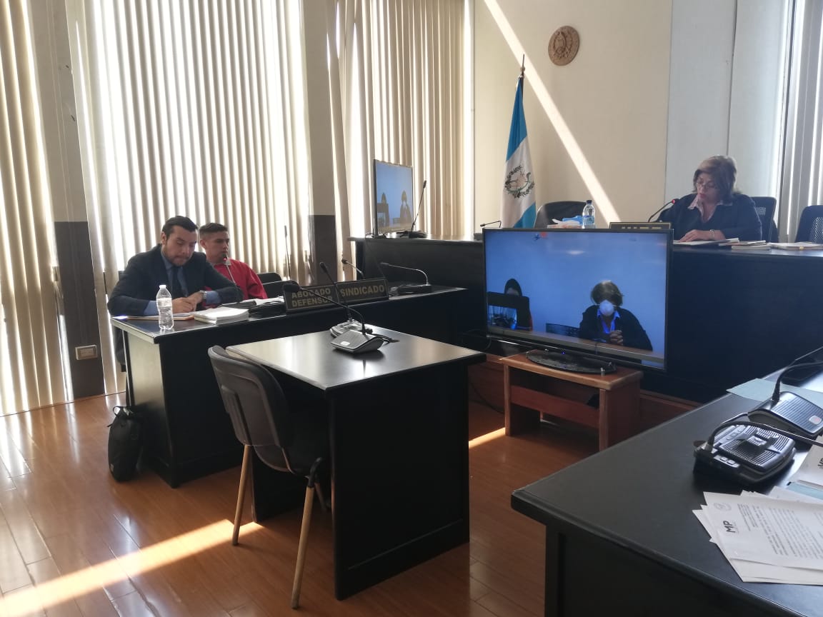 Un testigo que usó peluca y gafas reconoció a José Ariel Alvarado Zepeda como el agresor de una mujer en 2009. (Foto Prensa Libre: Kenneth Monzón)