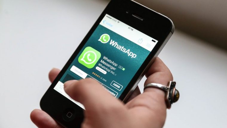 ¿Ya cuenta con seguridad para usar su teléfono? Esta herramienta le permitirá asegurar aún más la privacidad de sus conversaciones.  (Foto Prensa Libre: AFP)