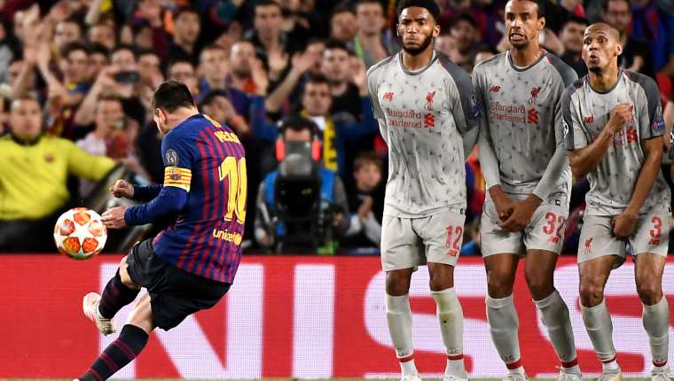 Lionel Messi anotó de tiro libre para sentenciar el partido en la ida de las semifinales entre el FC Barcelona y el Liverpool. (Foto Prensa Libre: AFP)