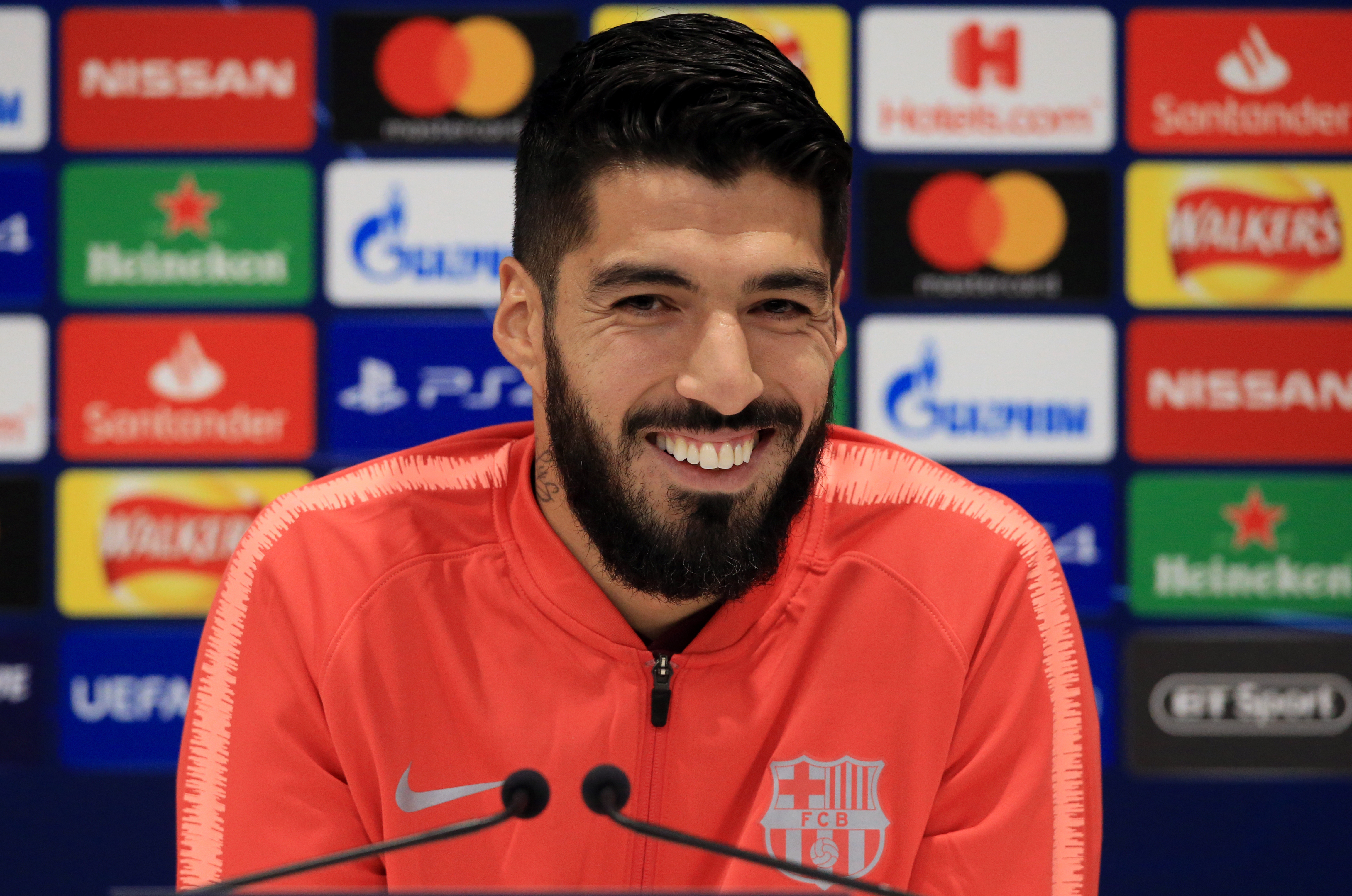 Luis Suárez durante la conferencia de prensa previo al partido de vuelta de las semifinales de la Champions League. (Foto Prensa Libre: AFP)