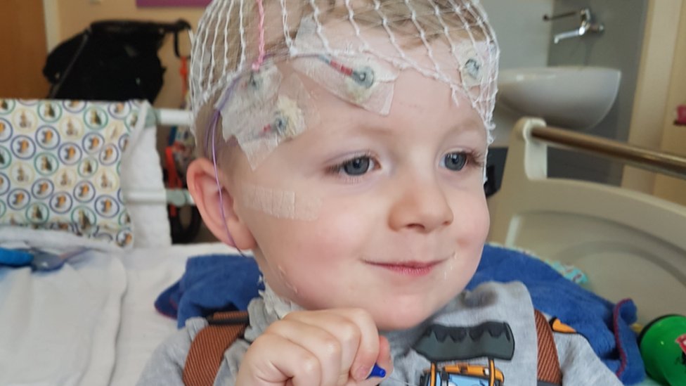 Charlie pasó los primeros dos años de su vida en hospitales sin que los médicos supieran qué era lo que tenía. (Foto Prensa Libre: BBC)