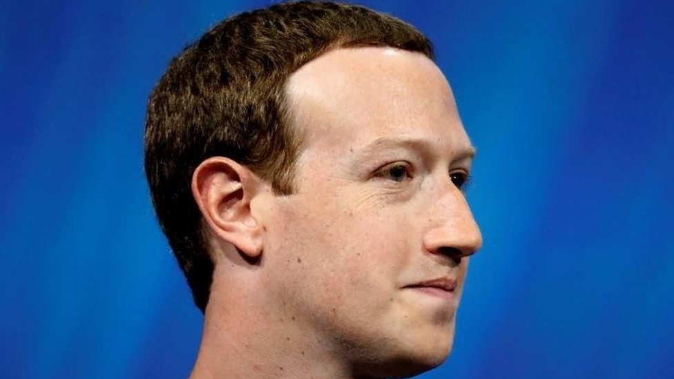 Facebook y Mark Zuckerberg viven días turbulentos. 