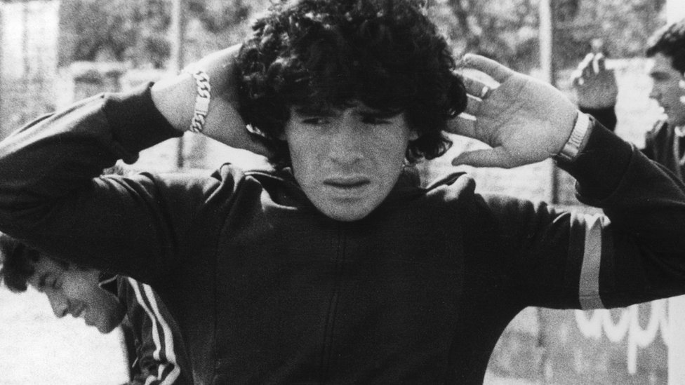Diego Armando Maradona en 1977, época en la que formaba parte de Argentinos Juniors. Foto: AFP