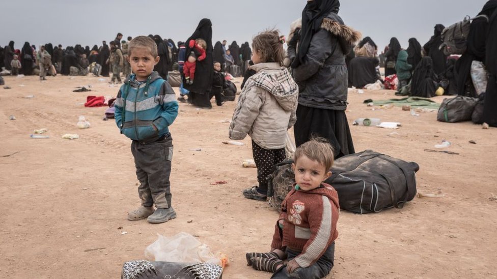 Los niños se encontraban en el campamento de Al Hol para viudas e hijos de combatientes de Estado Islámico.