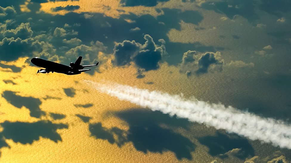 ¿Cómo pueden las aerolíneas reducir sus emisiones de carbono si el transporte aéreo continúa creciendo tan rápido?