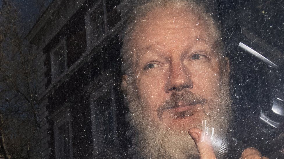 Julian Assange: las pertenencias del fundador de WikiLeaks que Ecuador le está entregando a Estados Unidos