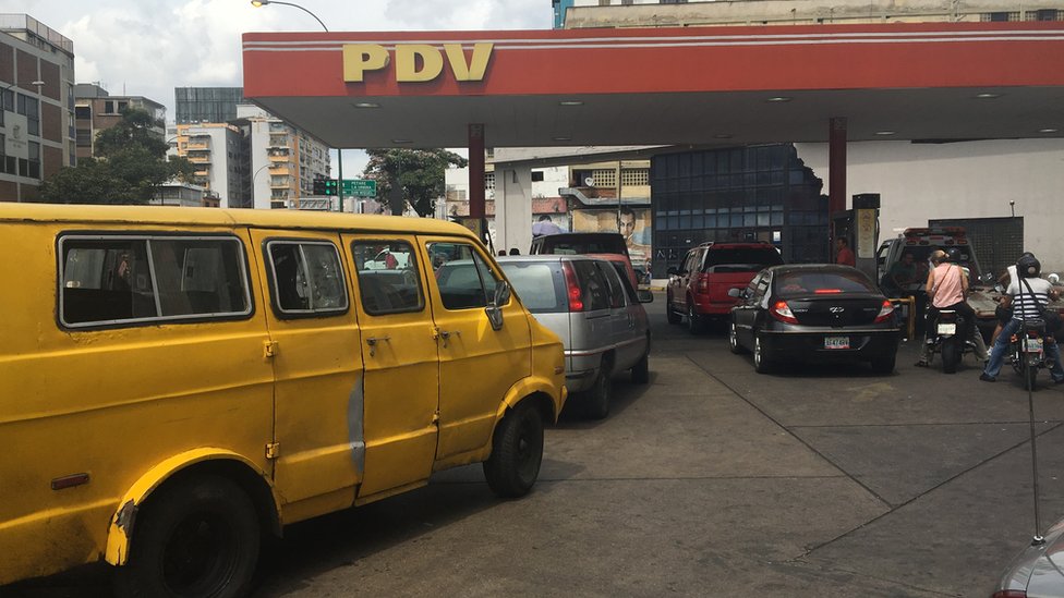 Muchos conductores no pagan en esta gasolinera de Caracas.