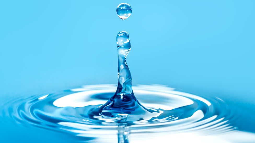 El experimento generó potentes ondas en el agua. (Foto Prensa Libre: Getty Images)