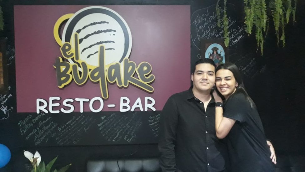 Brayan Ching y Jessica Cochrane emigraron a Lima, donde montaron un restaurante. CORTESÍA OSCAR PÉRE