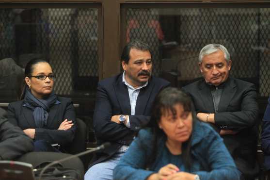 En octubre de 2017 Otto Pérez Molina, ex presidente y Roxana Baldettí, ex vicepresidenta, fueron enviados a juicio por el caso La Línea, una estructura dedicada a la defraudación aduanera. Foto Prensa Libre