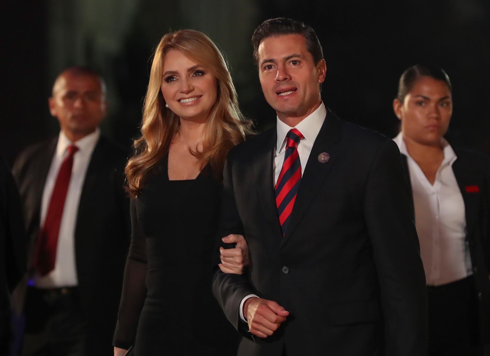 Angélica Rivera y Enrique Peña Nieto, en un acto oficial en Perú en abril de 2018. (Foto Prensa Libre: EFE)