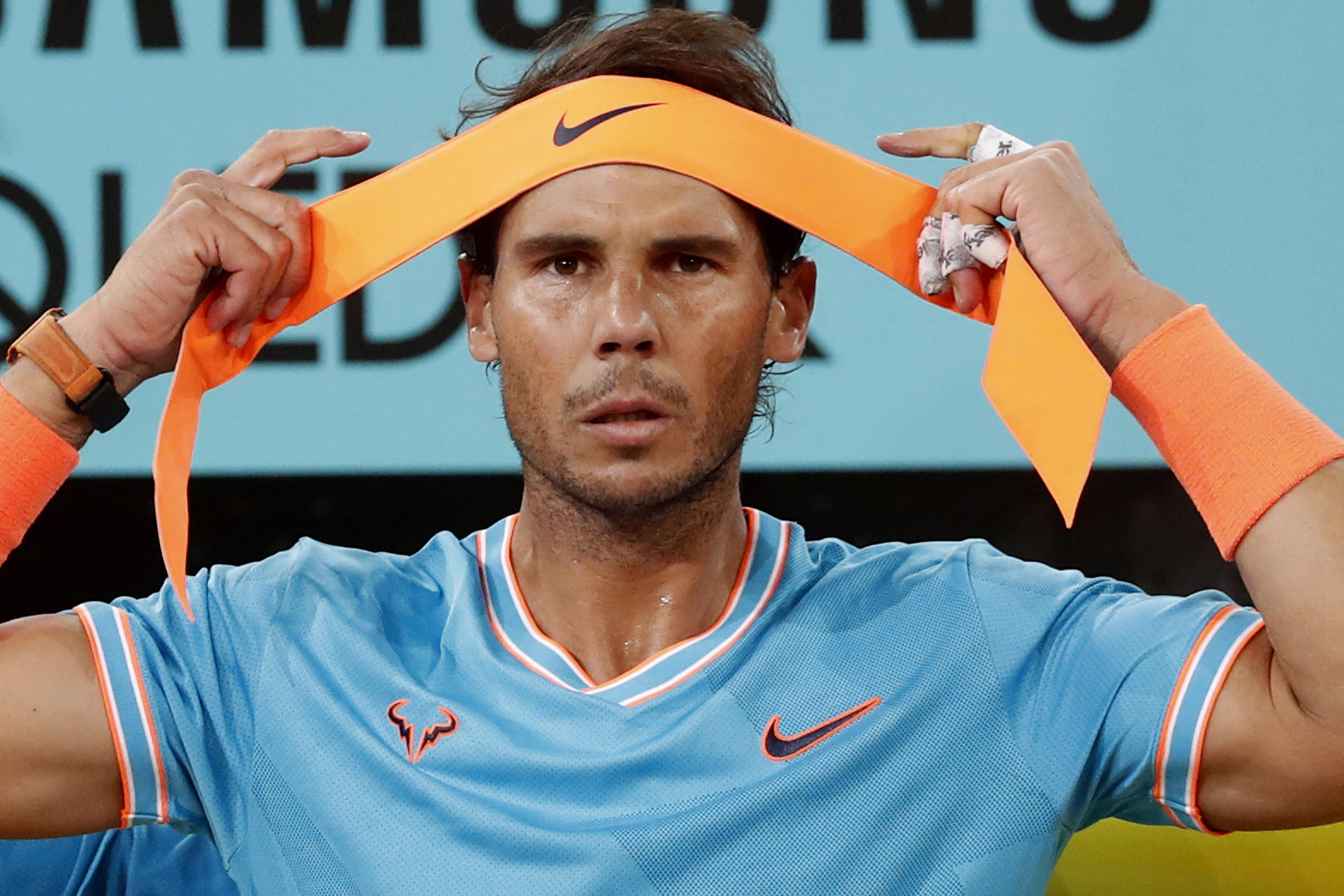 El tenista español Rafa Nadal, durante la semifinal del Mutua Madrid Open ante el griego Stefanos Tsitsipas disputada esta noche en la Mágica, en Madrid. (Foto Prensa Libre: EFE)
