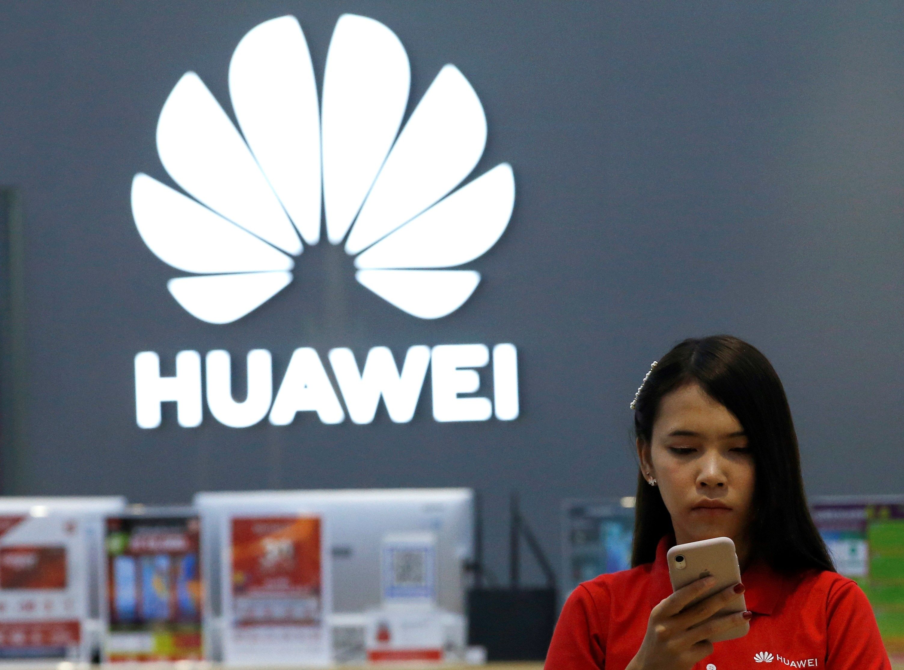 Huawei continuará ofreciendo servicios de Google. (Foto Prensa Libre: EFE)