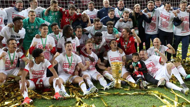 Así festejaron los jugadores del Bayern Múnich. (Foto Prensa Libre: EFE)